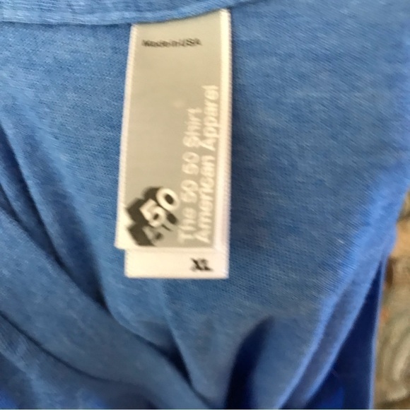 𝅺american Apparel men’s XL blue t-shirt. Unique bottle and glass graphic - Picture 4 of 5